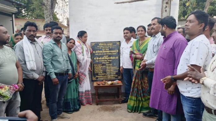 पार्षद व स्ट्रीट वेंडरों की मौजूदगी में पालिका बाजार की हुई शुरुआत