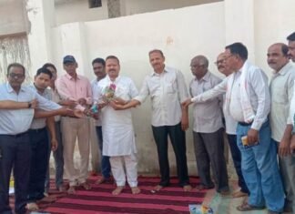 भेंट मुलाकात कार्यक्रम के तहत शहर के अयोध्या नगर पहुंचे संसदीय सचिव भेंट मुलाकात कार्यक्रम के तहत शहर के अयोध्या नगर पहुंचे संसदीय सचिव