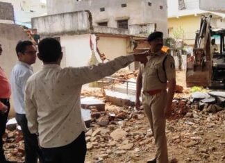 जिला प्रशासन की टीम द्वारा तुमगाव रेलवे ओवरब्रिज के नीचे से हटाया अतिक्रमण जिला प्रशासन द्वारा तुमगाव रेलवे ओवरब्रिज के नीचे से हटाया अतिक्रमण