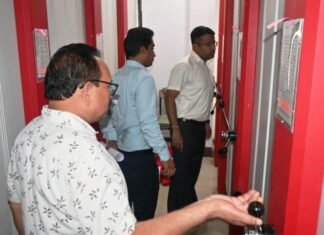 रिकार्ड रूम का किया आकास्मिक निरीक्षण किया कलेक्टर ने रिकार्ड रूम का किया आकास्मिक निरीक्षण किया कलेक्टर ने