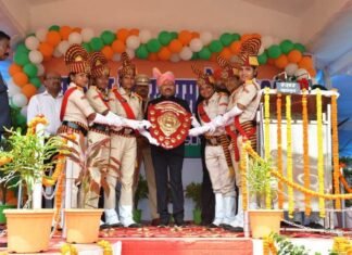 उत्कृष्ट कार्य करने वाले 32 अधिकारी-कर्मचारी को किया गया पुरस्कृत,संसदीय सचिव ने मिनी स्टेडियम में किया ध्वजारोहण उत्कृष्ट कार्य करने वाले 32 अधिकारी-कर्मचारी को किया गया पुरस्कृत