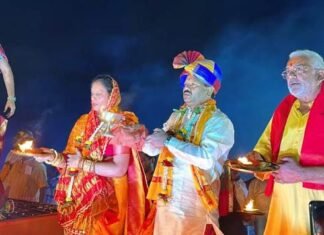 सिरपुर के महानदी तट पर गंगा आरती के साक्षी बने हजारों श्रद्धालु सिरपुर के महानदी तट पर गंगा आरती के साक्षी बने हजारों श्रद्धालु