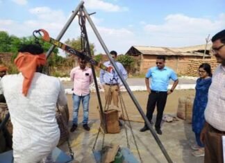 धान खरीदी केन्द्रों का निरीक्षण व व्यवस्थाओं का लिया जायजा कलेक्टर व एसपी ने धान खरीदी केन्द्रों का निरीक्षण व व्यवस्थाओं का लिया जायजा