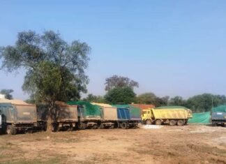 अवैध रेत परिवहन पर बड़ी कार्रवाई,1 चेन माउंटेडफोकलेंड सहित 9 हाईवा जप्त अवैध रेत परिवहन पर कार्रवाई,1 चेन माउंटेडफोकलेंड सहित 9 हाईवा जप्त