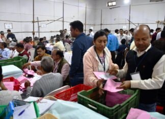 सरायपाली से कांग्रेस बसना से भाजपा ने बढ़ाई जीत की बढ़त