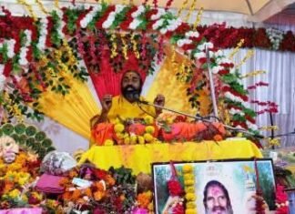 भागवत कथा सुनने का फायदा तब जब हम उसे अपने जीवन मे उतारे-संत गोवर्धन शरण महाराज भागवत कथा सुनने का फायदा तब जब हम उसे अपने जीवन मे उतारे-गोवर्धन