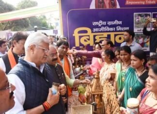 पीएम जनमन के वर्चुअल कार्यक्रम में शामिल हुए केन्द्रीय मंत्री शेखावत व उपमुख्यमंत्री साव पीएम जनमन के वर्चुअल कार्यक्रम में शामिल हुए केन्द्रीय मंत्री व उपमुख्यमंत्री