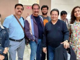 फिल्म "हिंदुत्व" की टीम अनूप जलोटा के साथ अयोध्या के लिए हुई रवाना