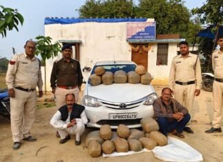 दो अलग अलग जगहों पर 80 किलो गांजा किया गया बरामद तीन आरोपी गिरफ्तार दो अलग अलग जगहों पर 80 किलो गांजा बरामद, तीन आरोपी गिरफ्तार