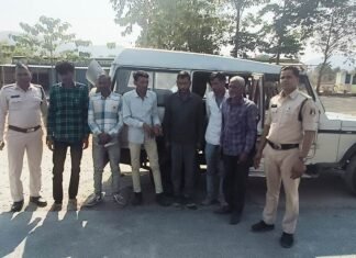 बोलेरो वाहन के छत मे बने विशेष चेम्बर से 50 किलो गांजा मिला,06अंतर्राज्यीय तस्कर गिरफ्तार बोलेरो वाहन के छत मे बने विशेष चेम्बर से 50 किलो गांजा मिला