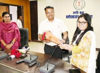 कलेक्टर चंदन कुमार को दी गई सादर विदाई कलेक्टर चंदन कुमार को दी गई सादर विदाई