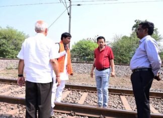 शंकर नगर अण्डर ब्रिज निर्माण का सर्वेक्षण का जायजा लिया विधायक सिन्हा व पार्षद राठी ने शंकर नगर अण्डर ब्रिज निर्माण सर्वेक्षण का जायजा लिया विधायक व पार्षद ने