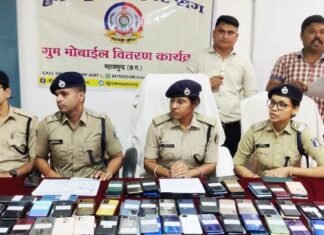अभियान चलाकर गुम 200 मोबाईल को किया गया वापस अभियान चलाकर गुम 200 मोबाईल को किया गया वापस