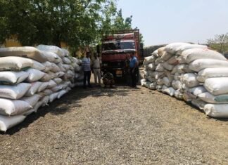 उन्नीस लाख से अधिक का अफीम डोडा मिला आलू की बोरियों के बीच, एक अन्तर्राज्जीय तस्कर गिरफ्तार उन्नीस लाख से अधिक का अफीम डोडा मिला आलू की बोरियों के बीच