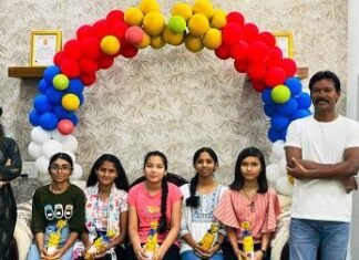 जिला के टॉपर छात्राओं को भोज में आमंत्रित किया कलेक्टर ने जिला के टॉपर छात्राओं को भोज में आमंत्रित किया कलेक्टर ने