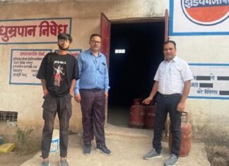 बम्लेश्वरी गैस एजेंसी में प्रशासन सहित खाद्य विभाग की टीम ने दी दबिश बम्लेश्वरी गैस एजेंसी में प्रशासन सहित खाद्य विभाग की टीम ने दी दबिश