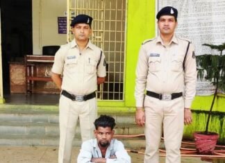 चोरी के सोने-चांदी का सामान बेचने के फिराक मे एक आरोपी गिरफ्तार चोरी के सोने-चांदी का सामान बेचने के फिराक मे एक आरोपी गिरफ्तार