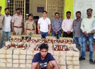 तीन लाख ₹ से अधिक का देशी शराब पकड़ाया,एक आरोपी गिरफ्तार तीन लाख ₹ से अधिक का देशी शराब पकड़ाया,एक आरोपी गिरफ्तार