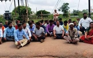 तुमगांव सिरपुर क्षेत्र के नागरिकों व जनप्रतिनिधियों ने बिजली विभाग का किया घेराव तुमगांव सिरपुर क्षेत्र के नागरिकों ने बिजली विभाग का किया घेराव