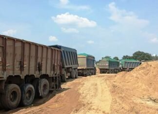 रेत अवैध उत्खनन व परिवहन मामले मे 40 हाइवा जप्त राजस्व व पुलिस विभाग की ने की कार्रवाई रेत अवैध उत्खनन व परिवहन मामले मे 40 हाइवा जप्त