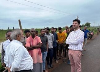 बाढ़ क्षेत्र का किया अवलोकन कलेक्टर ने, प्रभावित व्यक्तियों से मुलाकात कर व्यवस्थाओं का लिया जायजा बाढ़ क्षेत्र का किया अवलोकन कलेक्टर ने