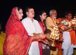 पूर्व संसदीय सचिव चंद्राकर सहित सैकड़ों श्रद्धालुओ ने किया चित्रोत्पला गंगा आरती पूर्व संसदीय सचिव सहित सैकड़ों श्रद्धालुओ ने किया चित्रोत्पला गंगा आरती