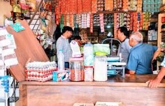 त्यौहारी सीजन को देखते हुए होटलों व दुकानों का निरीक्षण किया खाद्य एवं औषधि प्रशासन विभाग ने त्यौहारी सीजन को देखते हुए होटलों व दुकानों का निरीक्षण