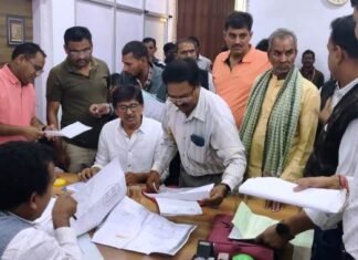 समस्याओं का निराकरण न होने SDM कार्यालय में दिया धरना डॉ. चोपड़ा ने समस्याओं का निराकरण न होने SDM कार्यालय में दिया धरना डॉ. चोपड़ा ने