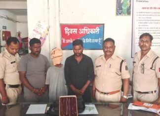 ज्वेलर्स दुकान से सोने की चैन चोरी करने वाले को पुलिस ने किया गिरफ्तार ज्वेलर्स दुकान से सोने की चैन चोरी करने वाले को पुलिस ने किया गिरफ्तार