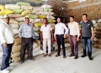 सराईपाली के एक व्यापारिक प्रतिष्ठान से 188 क्विंटल धान व 6 क्विंटल महुआ जप्त एक व्यापारिक प्रतिष्ठान से 188 क्विंटल धान व 6 क्विंटल महुआ जप्त