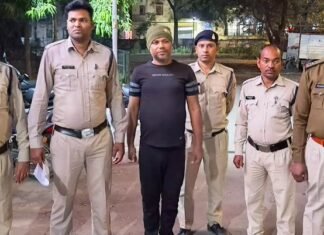 ड्रग इस्पेक्टर बताकर डाक्टर से धोखाधडी करने वाला आरोपी गिरफ्तार ,7.5 लाख रुपए का किया था धोखाधडी ड्रग इस्पेक्टर बताकर डाक्टर से धोखाधडी करने वाला आरोपी गिरफ्तार