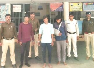 बिरबिरा जंगल में हुई हत्या का खुलासा,तीन आरोपी पुलिस की गिरफ्त में बिरबिरा जंगल में हुई हत्या का खुलासा,तीन आरोपी पुलिस की गिरफ्त में