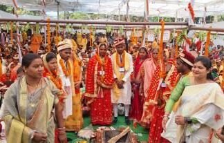 मुख्यमंत्री कन्या विवाह के तहत 160 जोड़े बंधे विवाह बंधन में,अतिथियों ने दी आशीर्वाद व शुभकामनाएं मुख्यमंत्री कन्या विवाह के तहत 160 जोड़े बंधे विवाह बंधन में