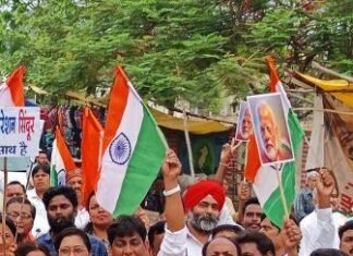 तिरंगा यात्रा में शामिल हुए पार्षद भाऊराम साहू तिरंगा यात्रा में शामिल हुए पार्षद भाऊराम साहू