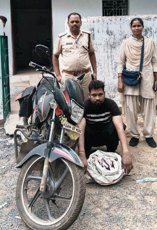 विदेशी मदिरा सहित 1 मोटर सायकल जप्त