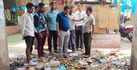 सब्जी बाजार का निरीक्षण किया पालिका उपाध्यक्ष ने