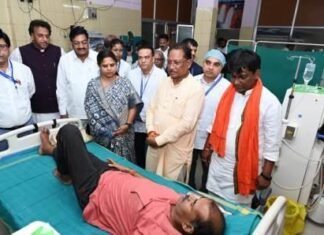 CM साय सुशासन तिहार के तहत जिला अस्पताल का किया औचक निरीक्षण CM साय सुशासन तिहार के के तहत जिला अस्पताल का किया औचक निरीक्षण