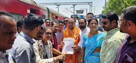 शहर के सर्वागींण विकास के लिए 50 करोड का सौपा मांग पत्र केन्द्रीय मंत्री को
