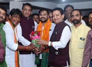 अभिषेक पांडे ने वर्ल्ड मास्टर्स गेम्स में मचाई धाक, विधायक डॉ संपत अग्रवाल ने किया सम्मानित अभिषेक पांडे ने वर्ल्ड मास्टर्स गेम्स में जमाई धाक, डॉ संपत ने किया सम्मानित