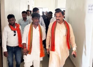 स्वास्थ्य मंत्री ने जिला अस्पताल का किया औचक निरीक्षण,मरीजों से की आत्मीय संवाद स्वास्थ्य मंत्री ने जिला अस्पताल का किया निरीक्षण,मरीजों से पूछा कुशलक्षेम