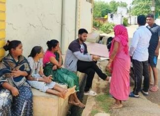 शहर के वार्ड भ्रमण कर नागरिकों की समस्याओं से अवगत हुए नपाध्यक्ष शहर के वार्ड भ्रमण कर नागरिकों की समस्याओं से अवगत हुए नपाध्यक्ष