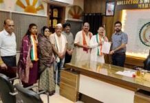 पूर्व विधायक विनोद के नेतृत्व में कांग्रेसजनों ने किया खट्टी स्कूल में तालाबंदी