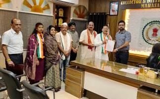 पूर्व विधायक विनोद चंद्राकर के नेतृत्व में कांग्रेसजनों ने किया खट्टी स्कूल में तालाबंदी पूर्व विधायक विनोद के नेतृत्व में कांग्रेसजनों ने किया खट्टी स्कूल में तालाबंदी