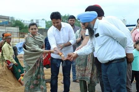 सीसी रोड निर्माण के लिए नपाध्यक्ष ने किया भूमिपूजन