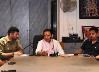 क्षेत्रीय विकास को गति देने विधायक डॉ. अग्रवाल ने ली बैठक, दिए आवश्यक निर्देश क्षेत्रीय विकास को गति देने विधायक डॉ. अग्रवाल ने ली बैठक, दिए आवश्यक निर्देश