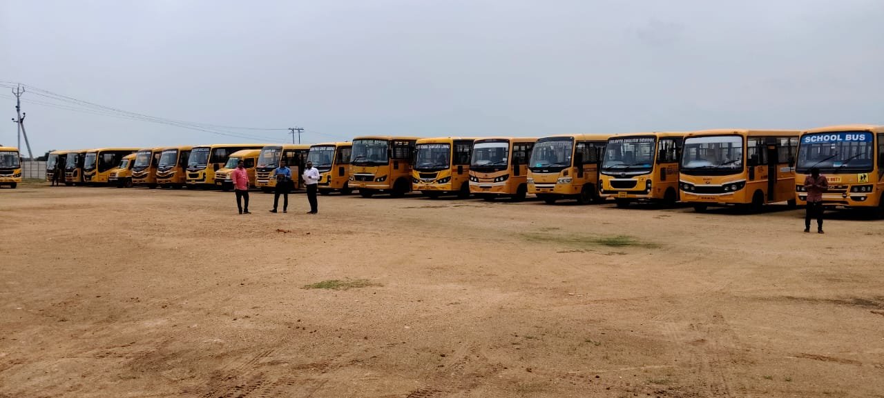 44 स्कूल बसों की जांच