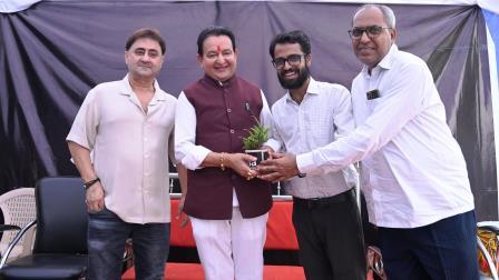 नीट अभ्यर्थियों से विधायक अग्रवाल ने कहा कि मेहनत रंग लाई व सपने हुए सच