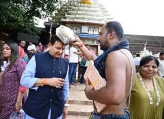 श्री लिंगराज मंदिर में प्रदेश की सुख-समृद्धि, शांति व सौहार्द की कामना की डॉ. अग्रवाल ने श्री लिंगराज मंदिर में प्रदेश की सुख-समृद्धि, की कामना की डॉ. अग्रवाल ने