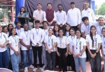 नीट अभ्यर्थियों से विधायक अग्रवाल ने कहा कि मेहनत रंग लाई व सपने हुए सच