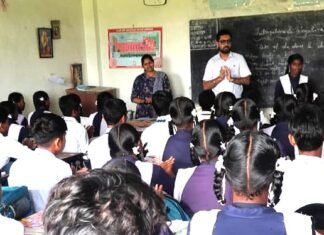 बनपचरी में कलेक्टर ने विभिन्न सरकारी योजनाओं व संस्थागत कार्यों का किया आकस्मिक निरीक्षण बनपचरी में विभिन्न सरकारी योजनाओं व संस्थागत कार्यों का निरीक्षण